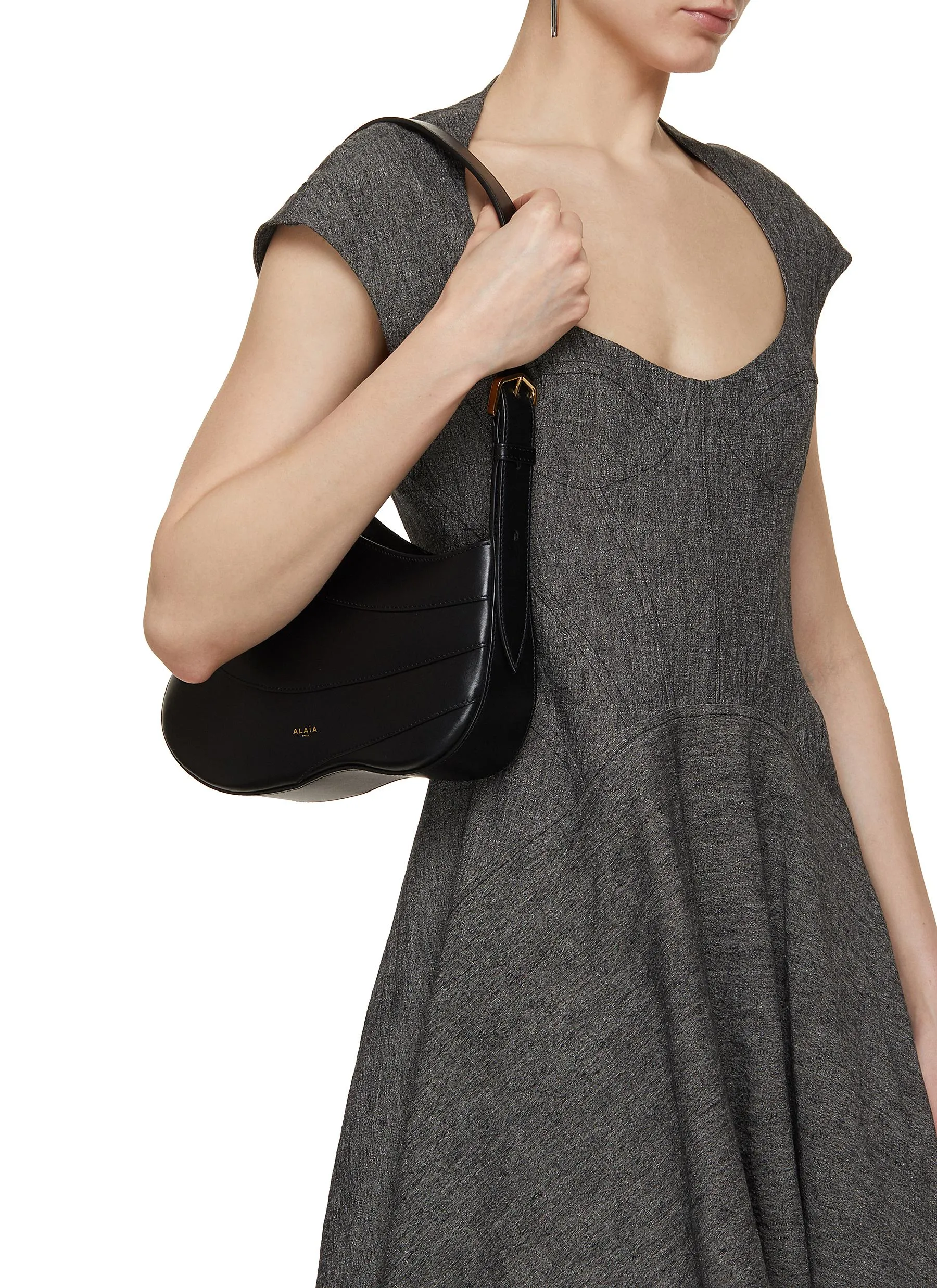 -----------ALAÏA ---- ------------BLACK ----Djinn Wave Leather Shoulder Bag --