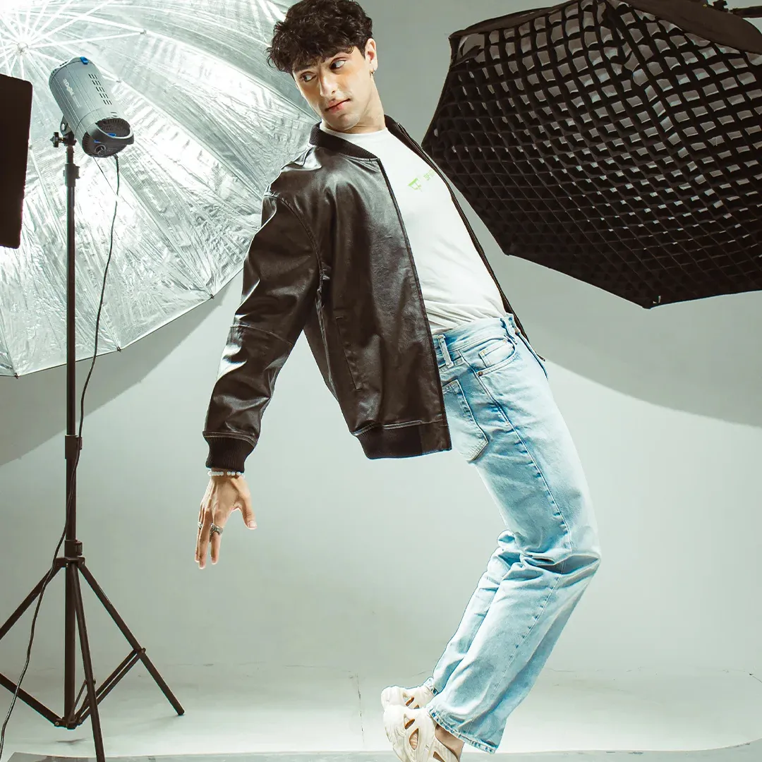 9FIGR DISTRESSED BOMBER - BLACK JACK