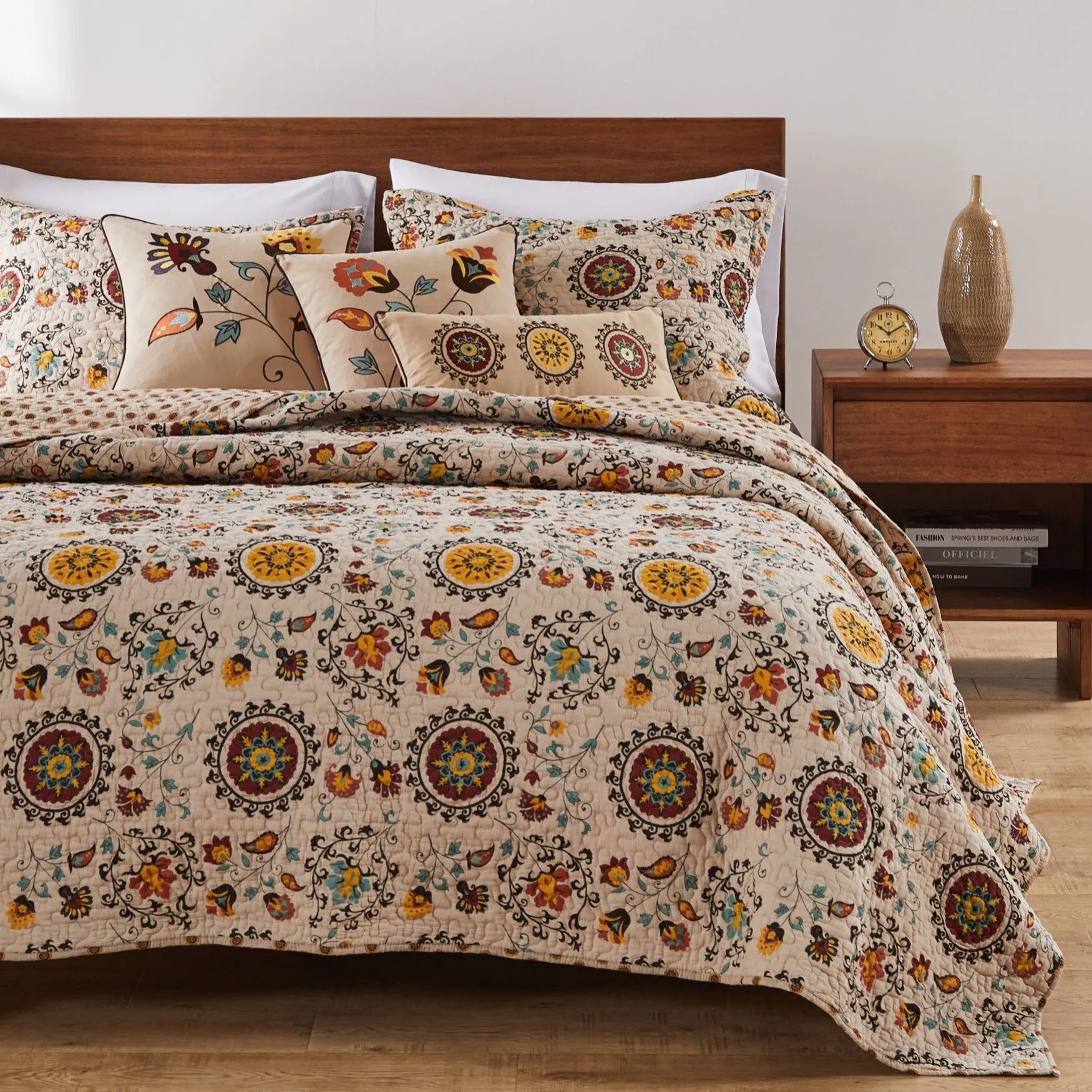 Andorra Quilt And Decorative Pillow Set