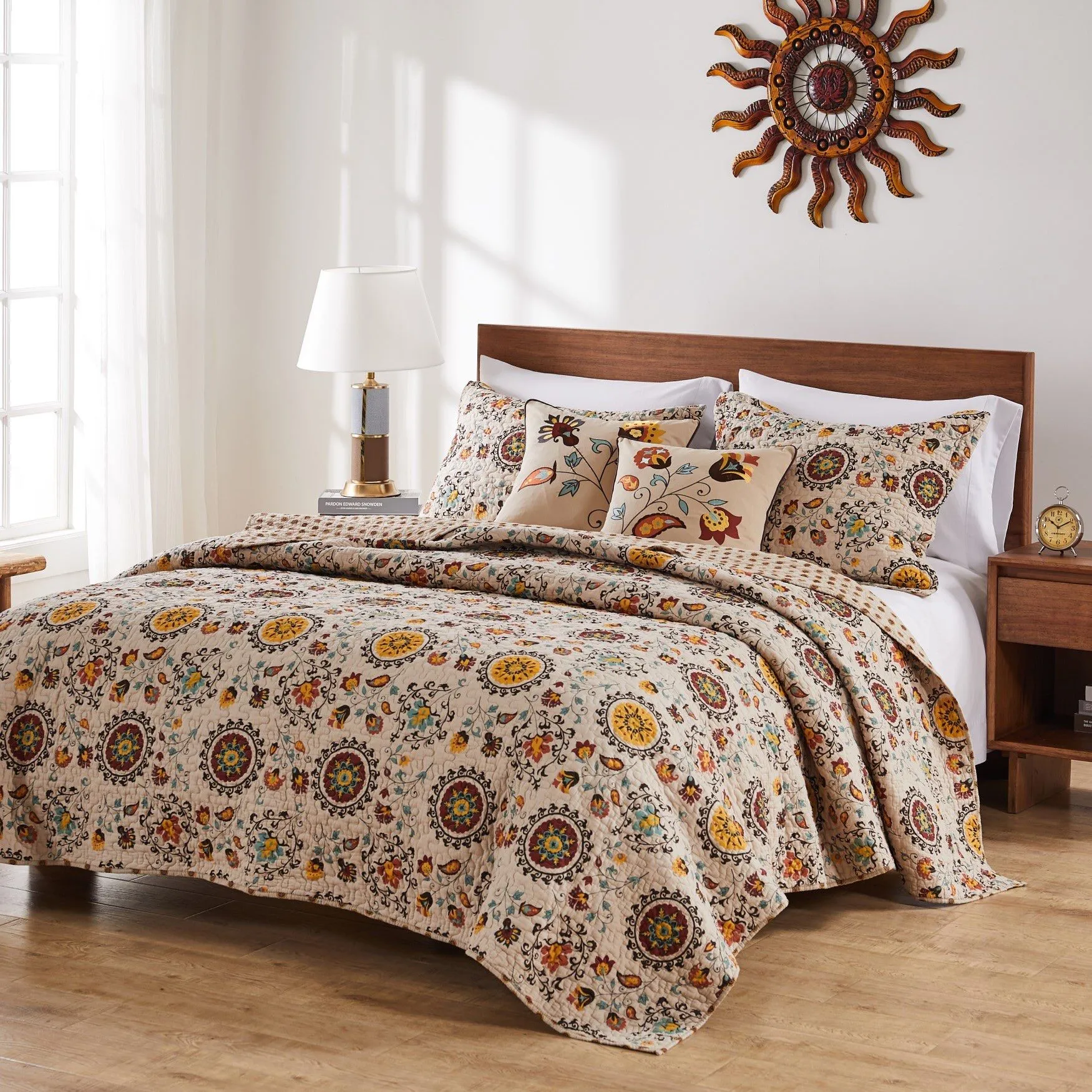 Andorra Quilt And Decorative Pillow Set