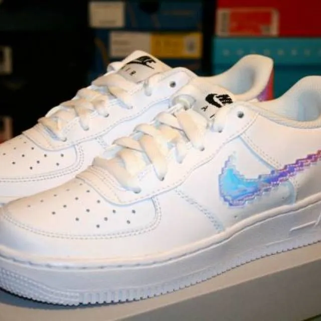 Authentic nike air force 1 white iridescent pixel cw1577 100 gs size y / women