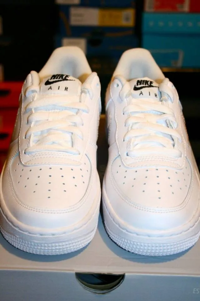 Authentic nike air force 1 white iridescent pixel cw1577 100 gs size y / women