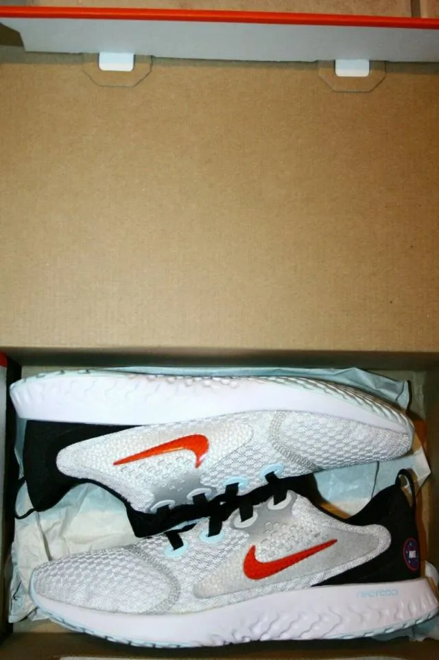 AUTHENTIC NIKE Legend React SD GS Pure Platinum Black AR...