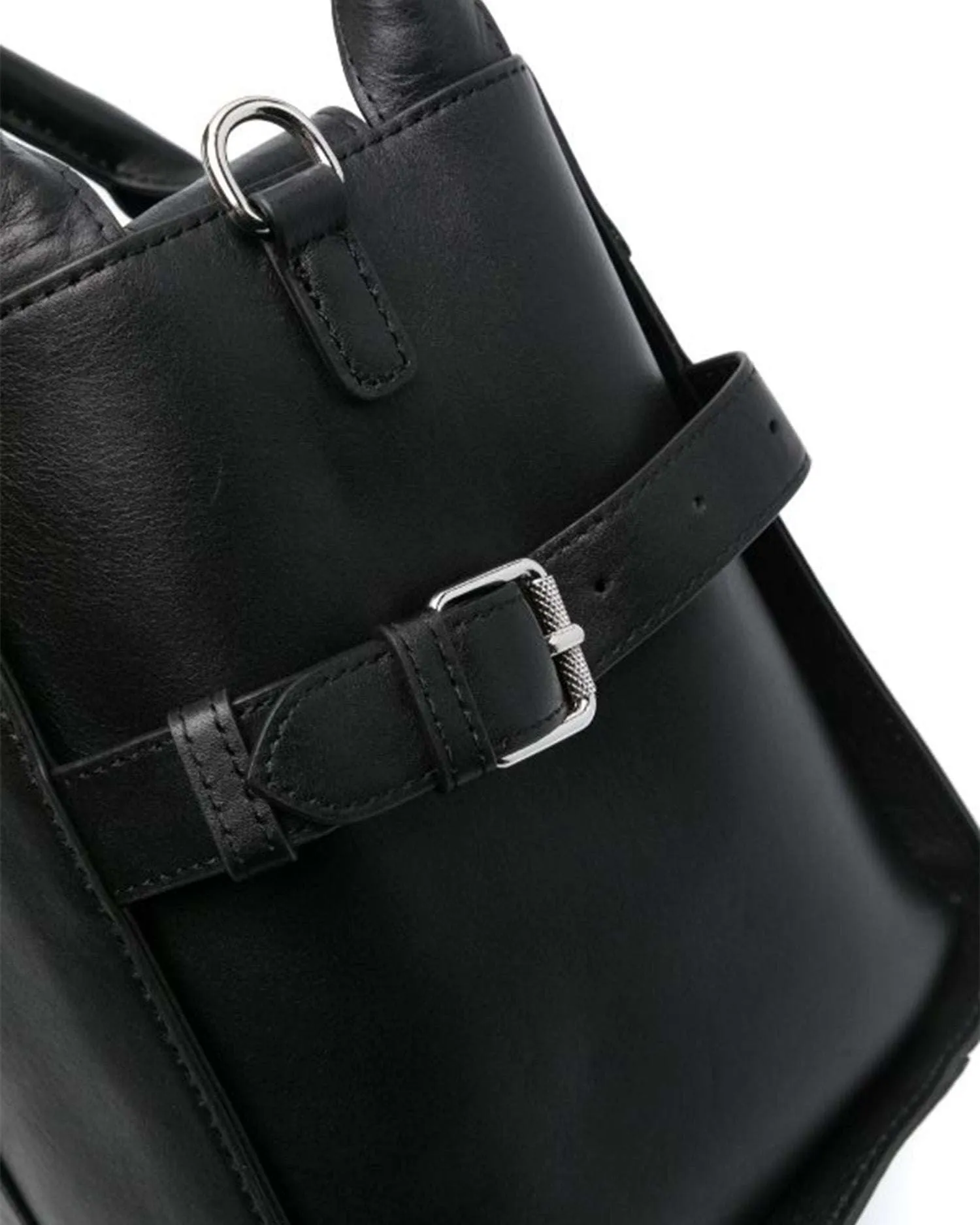 Bag with studs and logo
