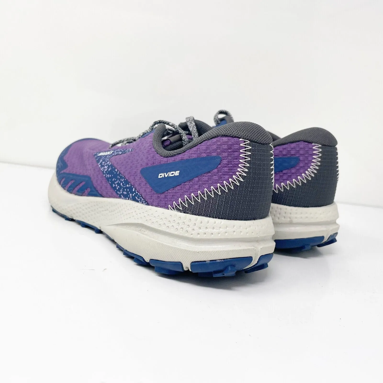 Brooks Womens Divide 4 1203941B582 Purple Running Shoes Sneakers Size 7.5 B