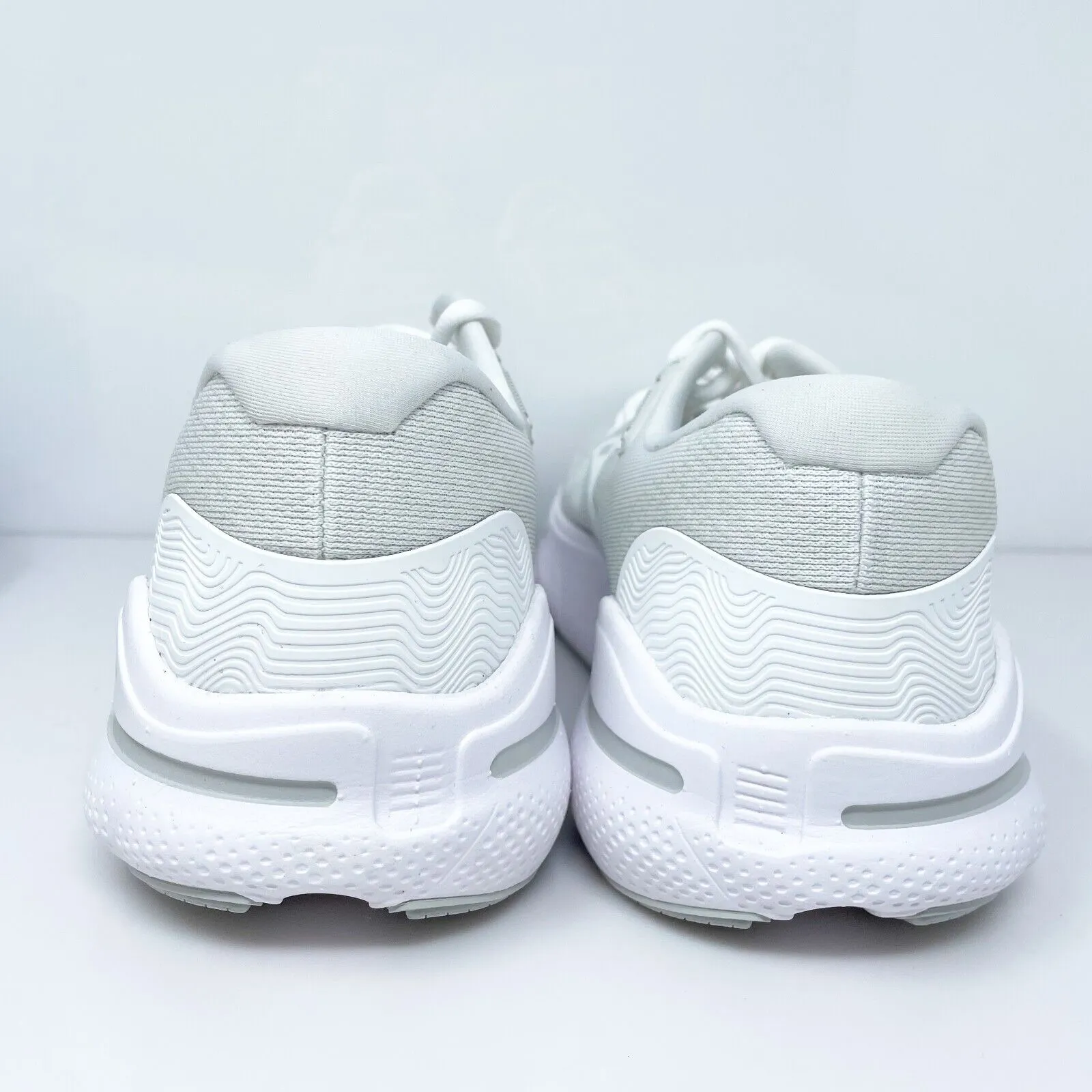 Brooks Womens Ghost Max 1203951B124 White Running Shoes Sneakers Size 9.5 B