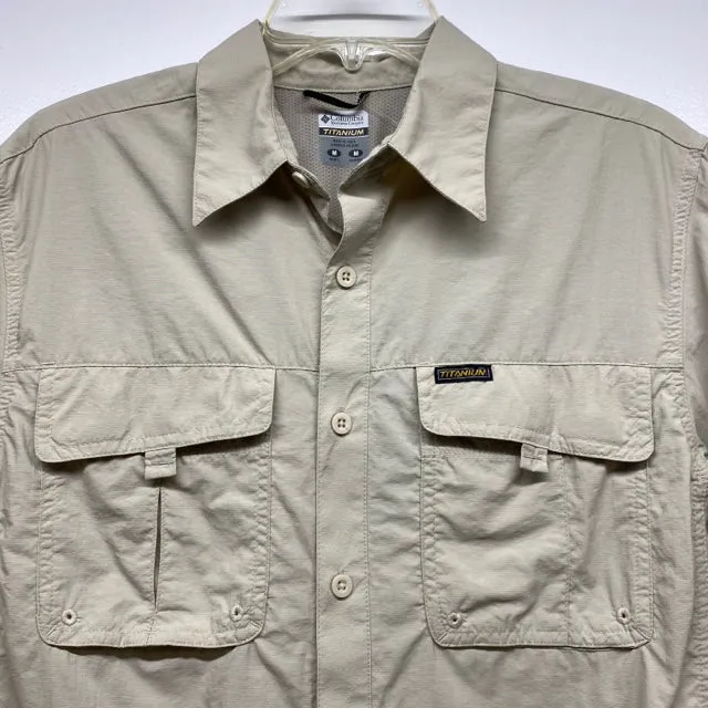 Columbia Men's Size M Tan Nylon Solid Men's Short Sleeve Shirt