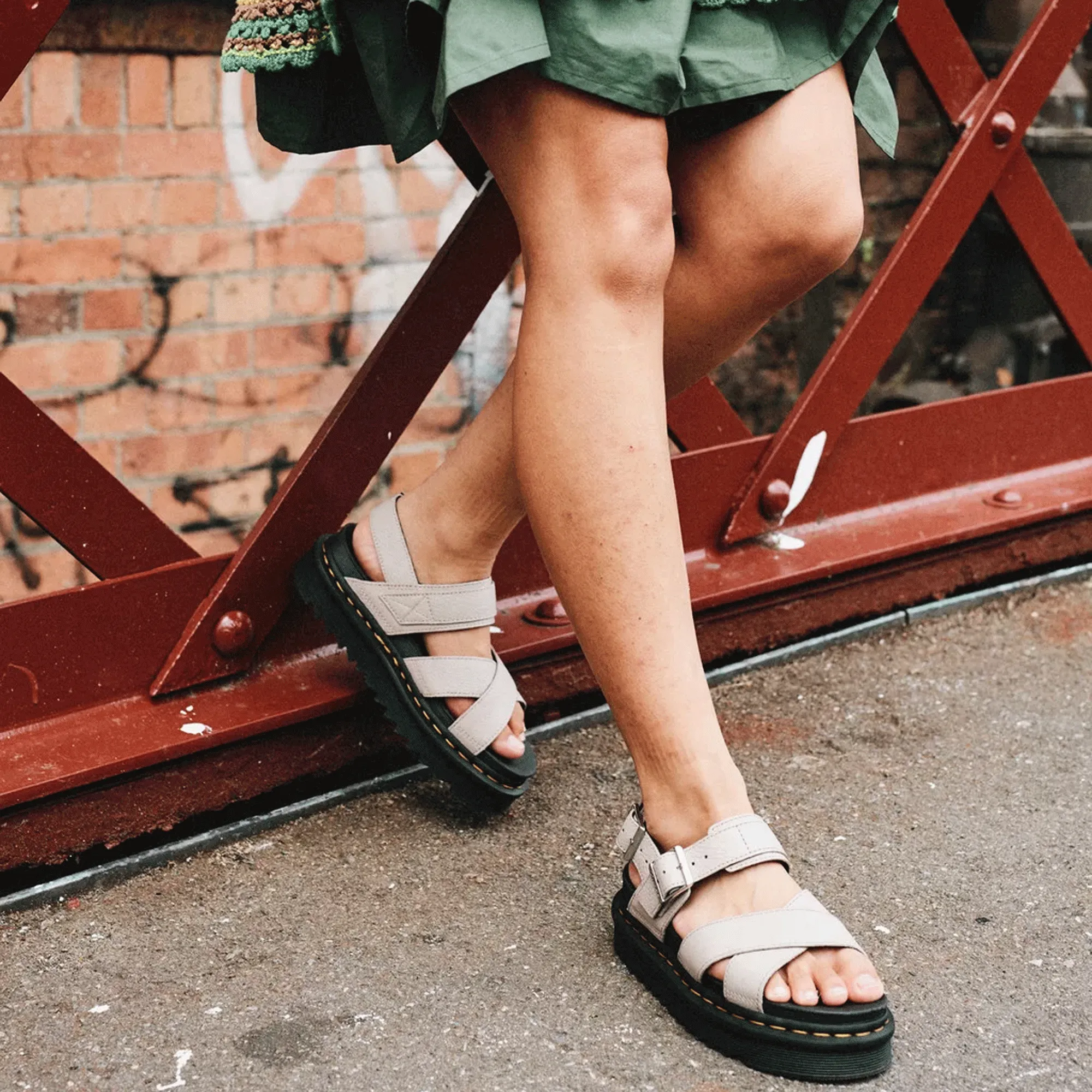 Dr. Martens Voss II Vintage Taupe Pisa Sandal