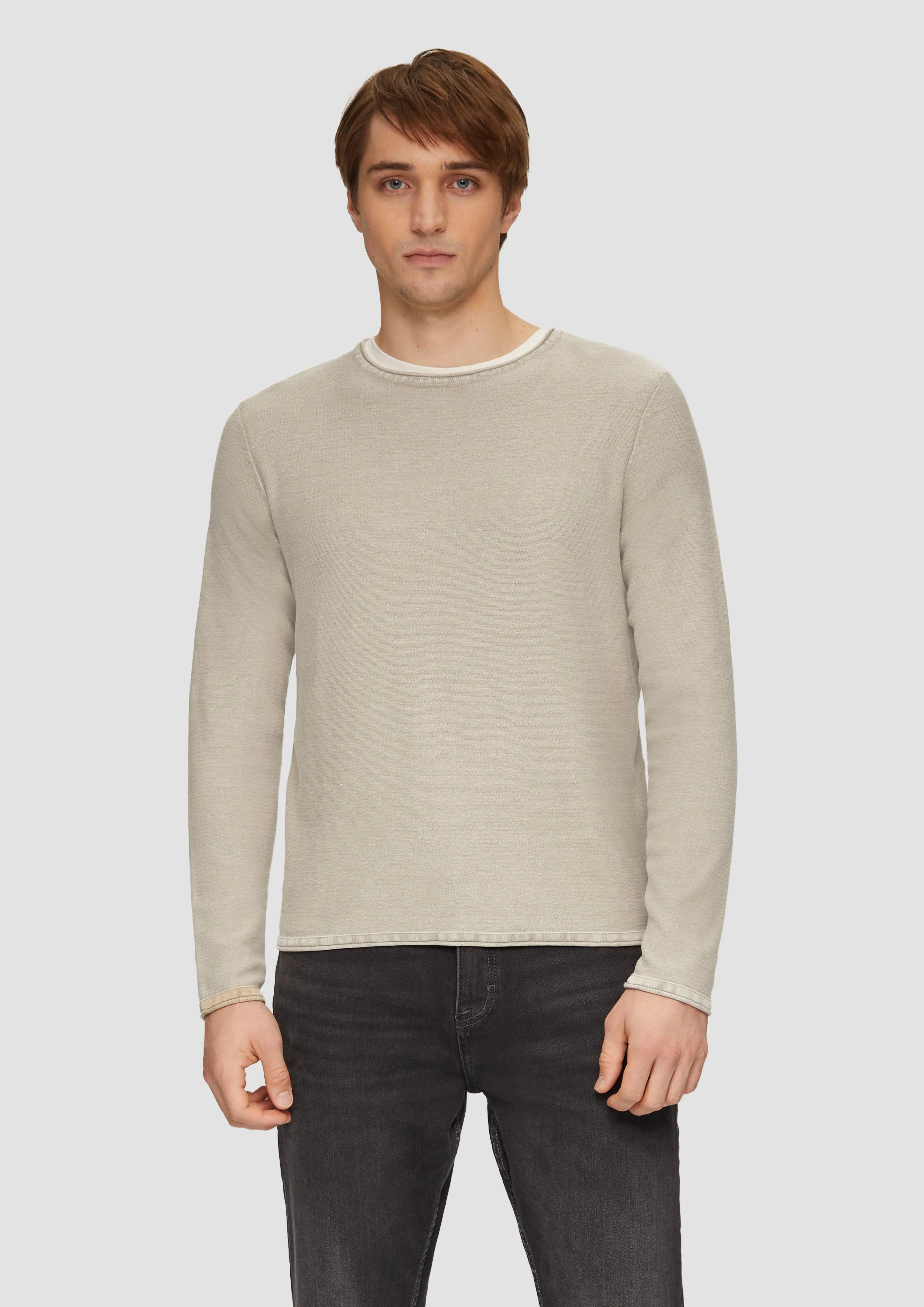 Garment washed fine knit jumper with rolled edges