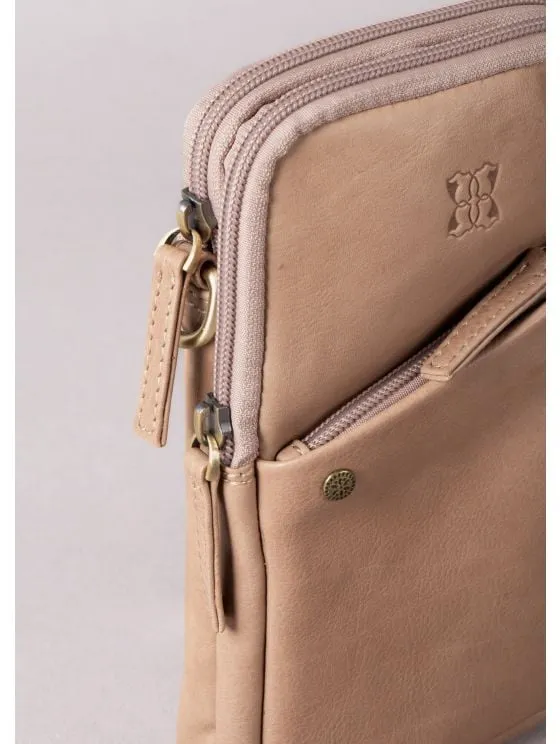 Harstone Leather Travel Bag in Taupe