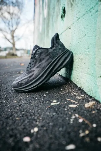 Hoka Clifton 9 Black / Black