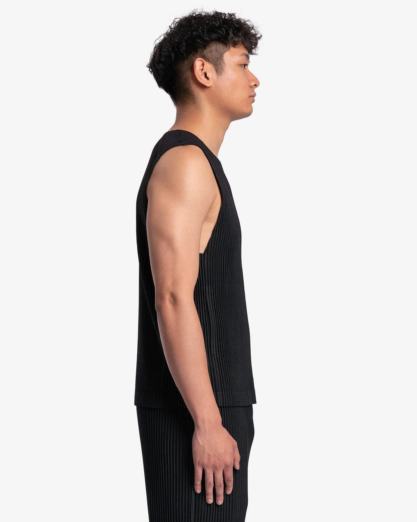 Homme Plissé Issey Miyake Monthly Colors April Vest in Black