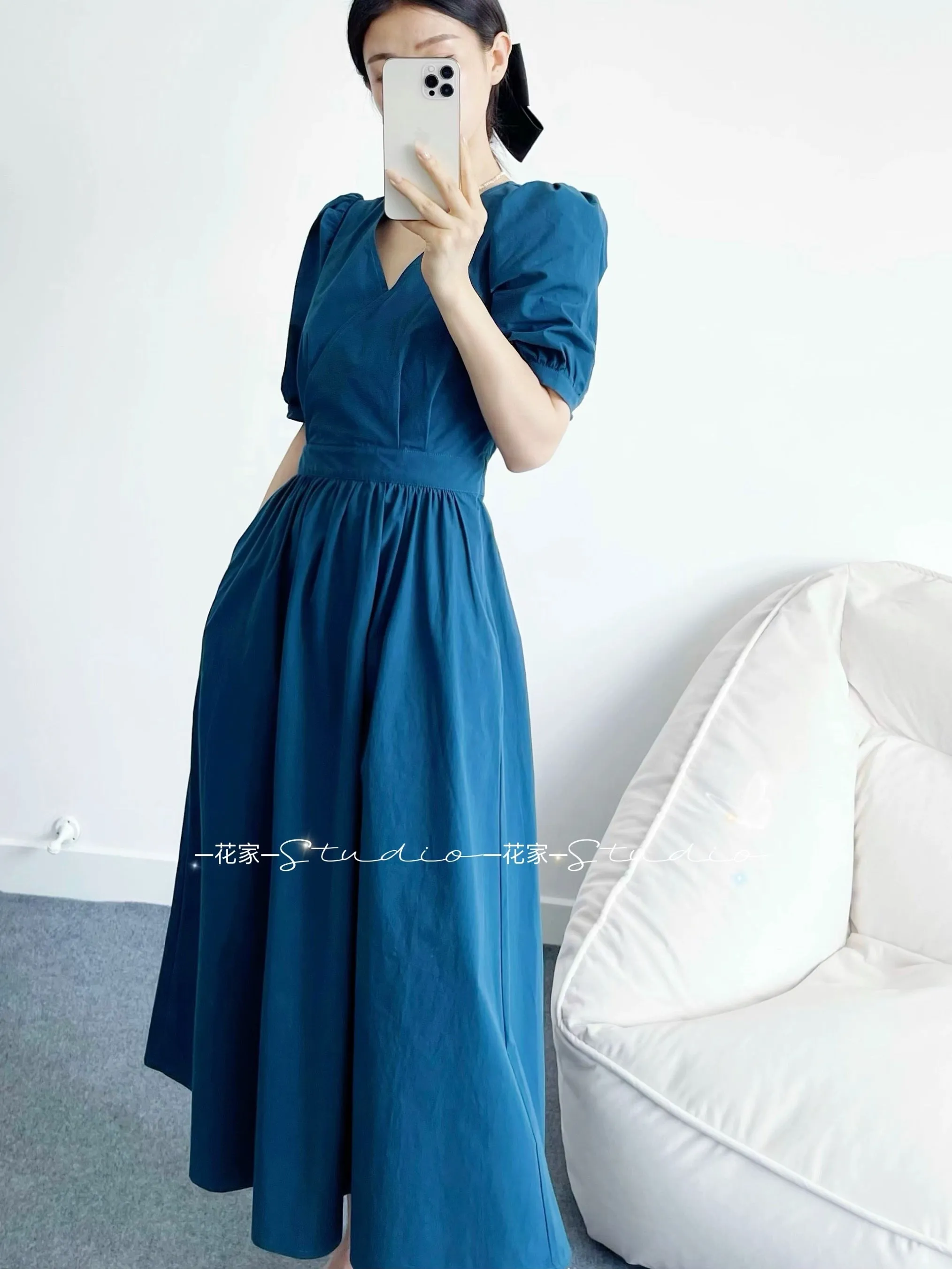 Huajia studio new 2024 summer commuting V-neck high waist peacock blue solid color pullover backless short-sleeved long skirt