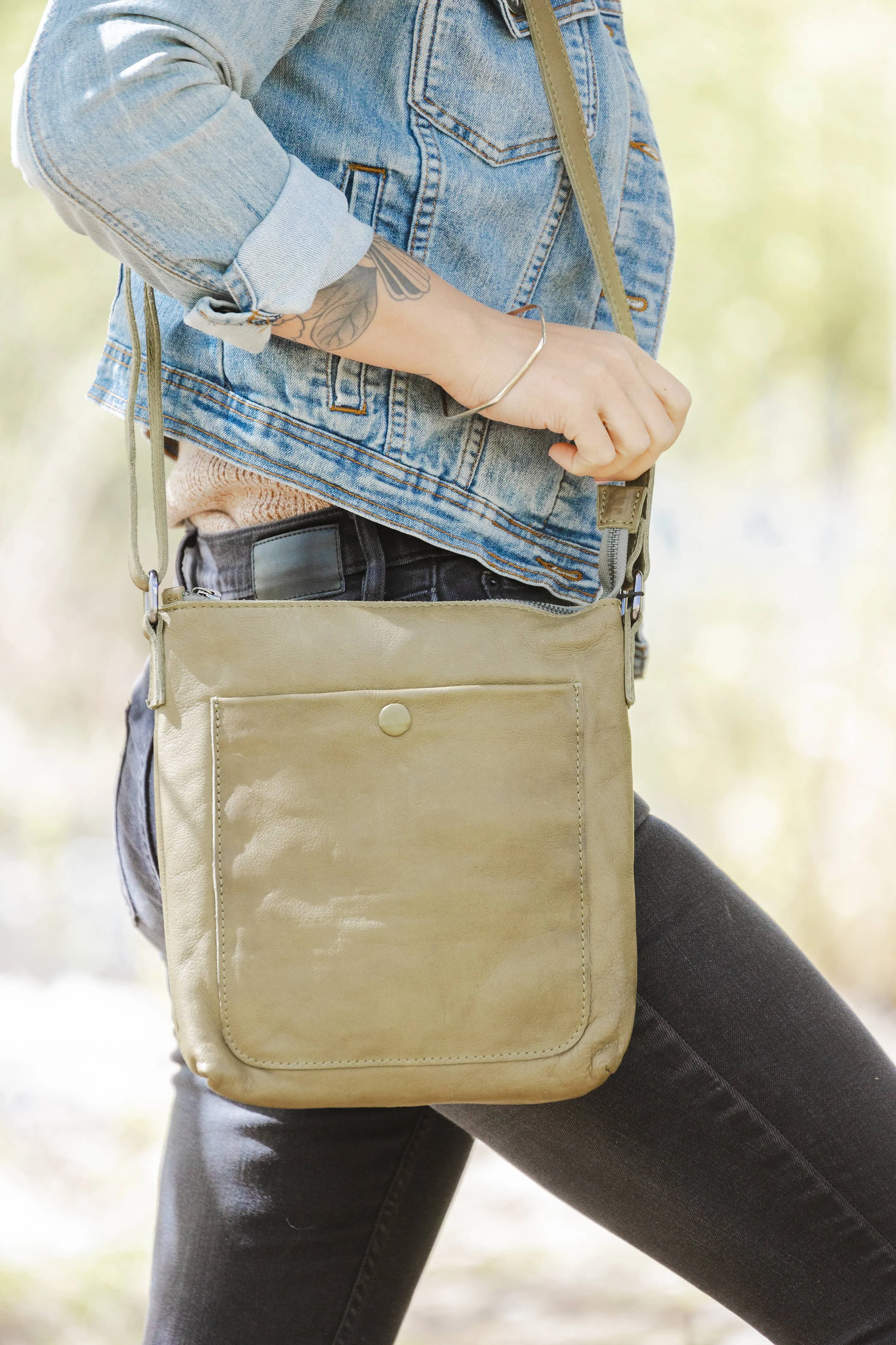 [ISABELLA] SMALL CROSSBODY BAG | SUPER SOFT NAPPA LEATHER: Black