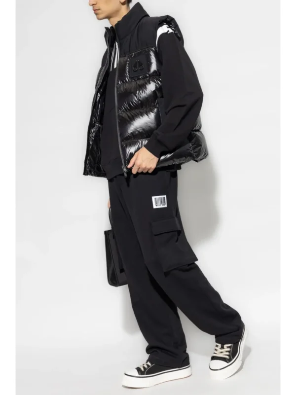 Moose Knuckles Victory Peak Vest Black | Luxury and style at your fingertips
