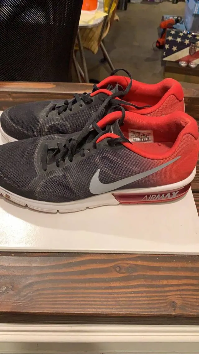 Nike Air Max Sequent "Black University Red"