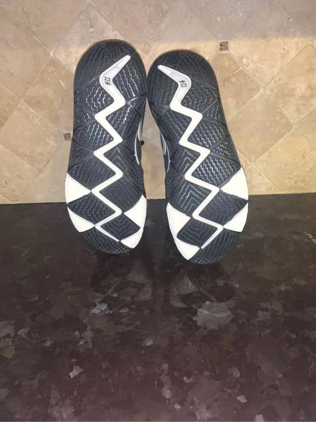 Nike kyrie 4 black