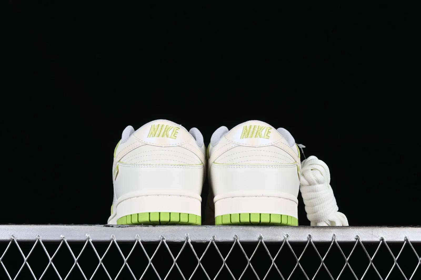 Nike SB Dunk Low Apple Green Off White KK0517-008
