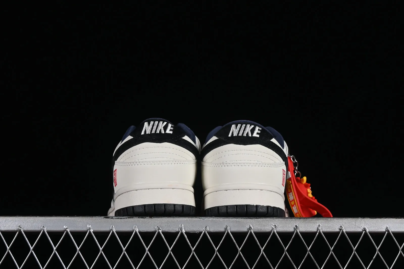 Nike SB Dunk Low Off White Black Red XB3802-711