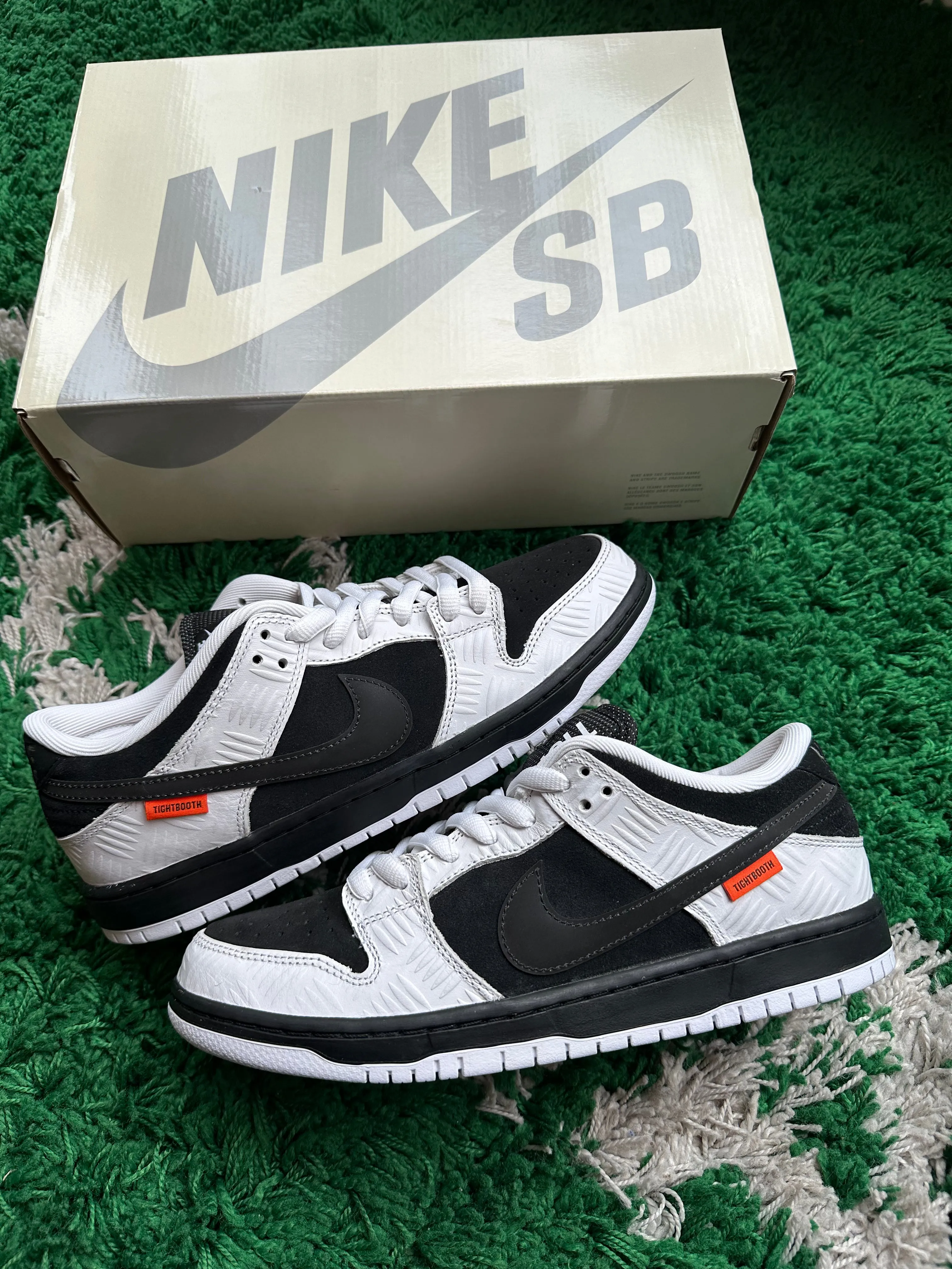 Nike SB Dunk Low “TIGHTBOOTH”