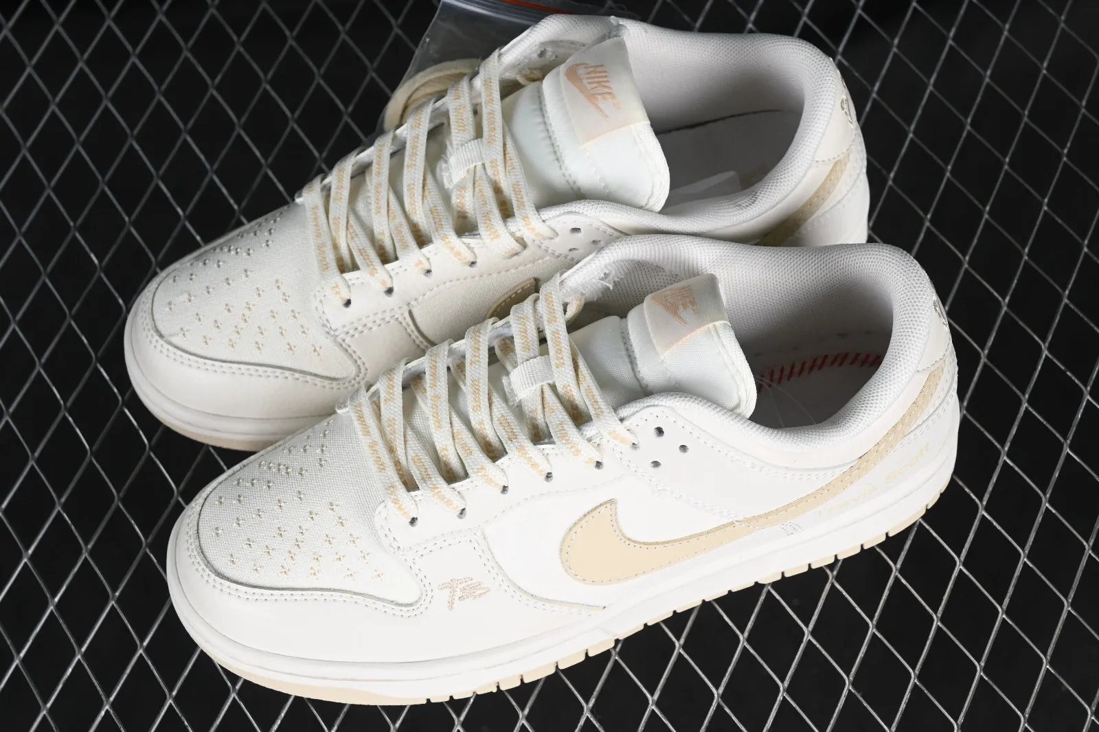 Nike SB Dunk Low TS Off White Khaki DD1391-133