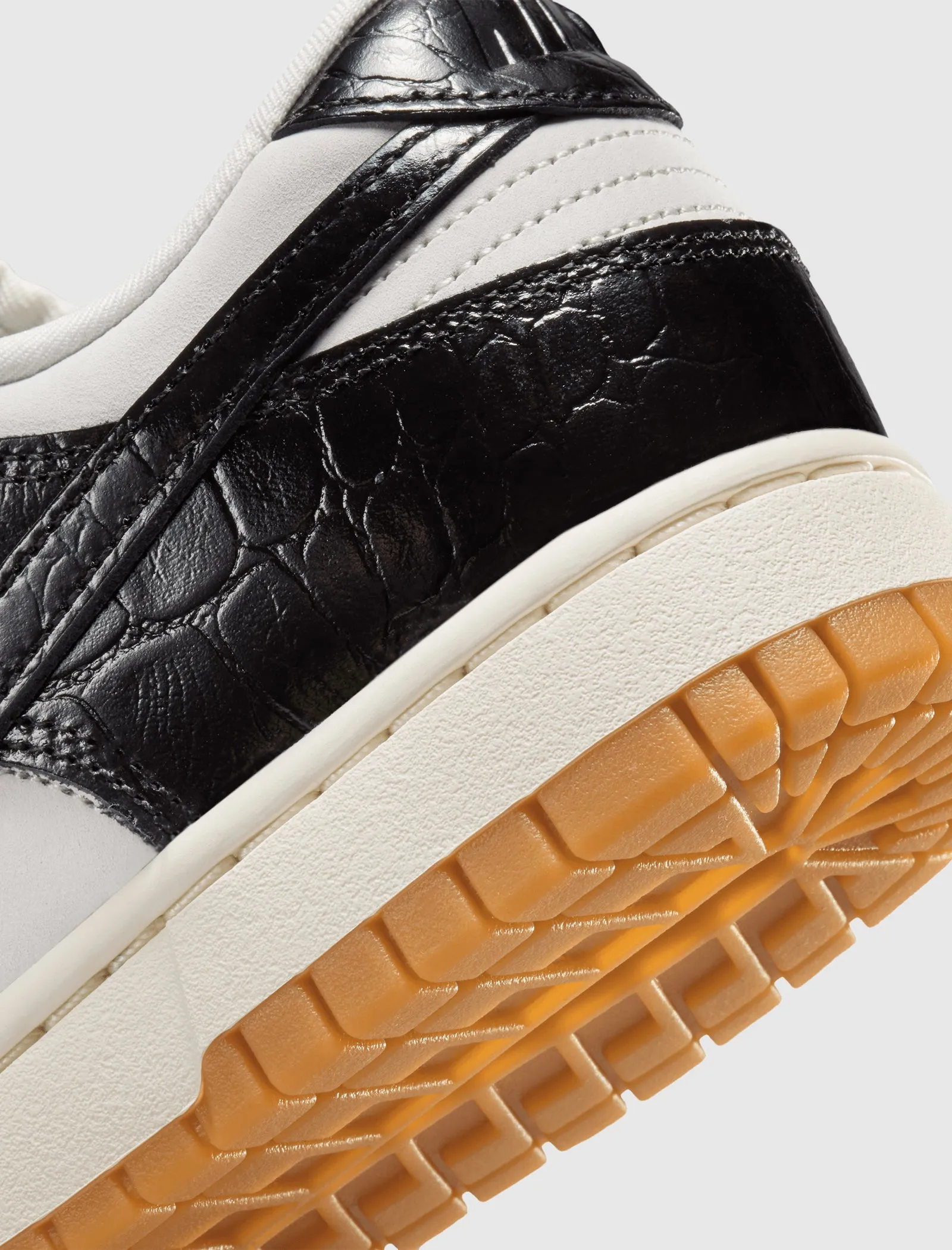 NIKE WOMEN'S DUNK LOW 