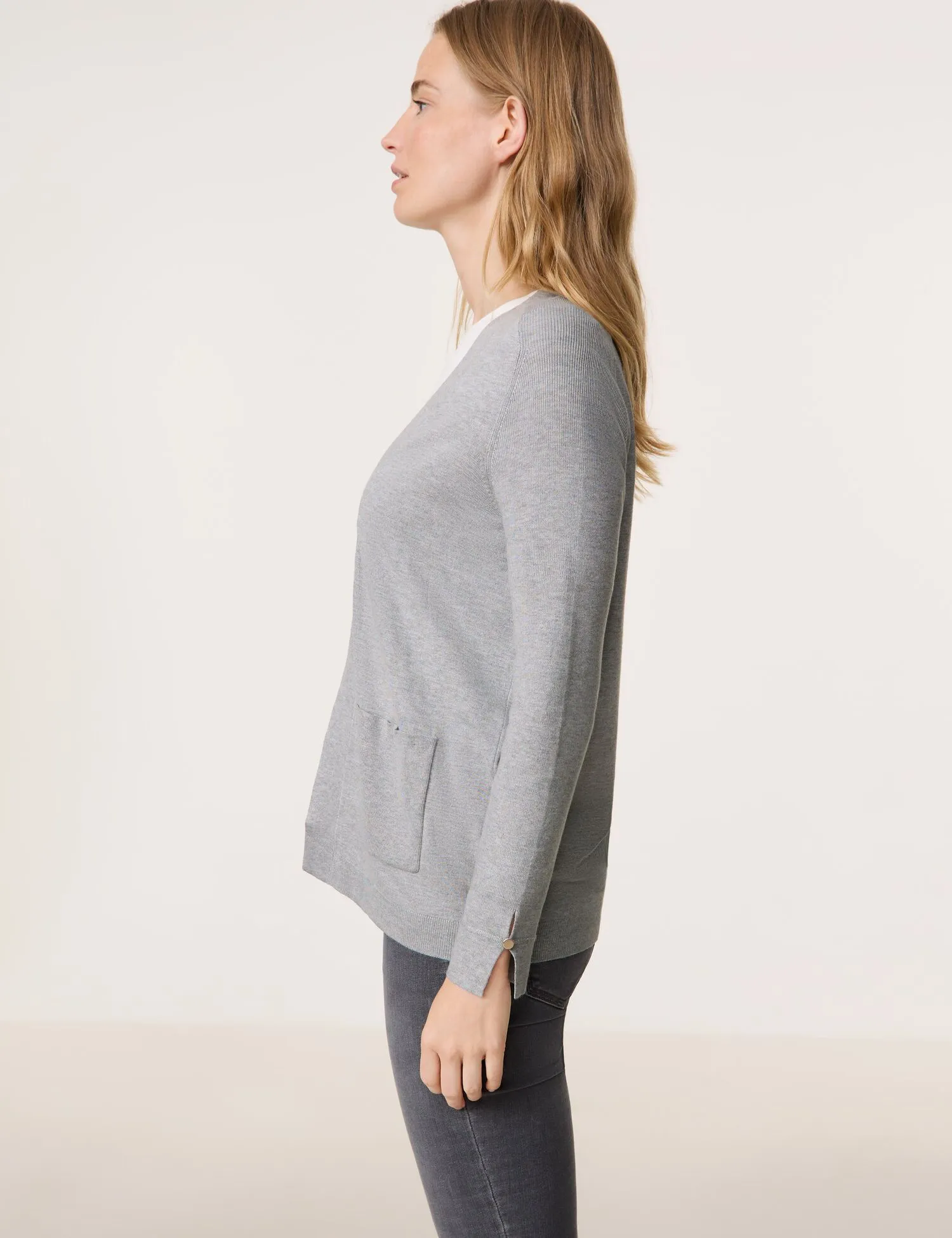 Open cardigan in a fine knit