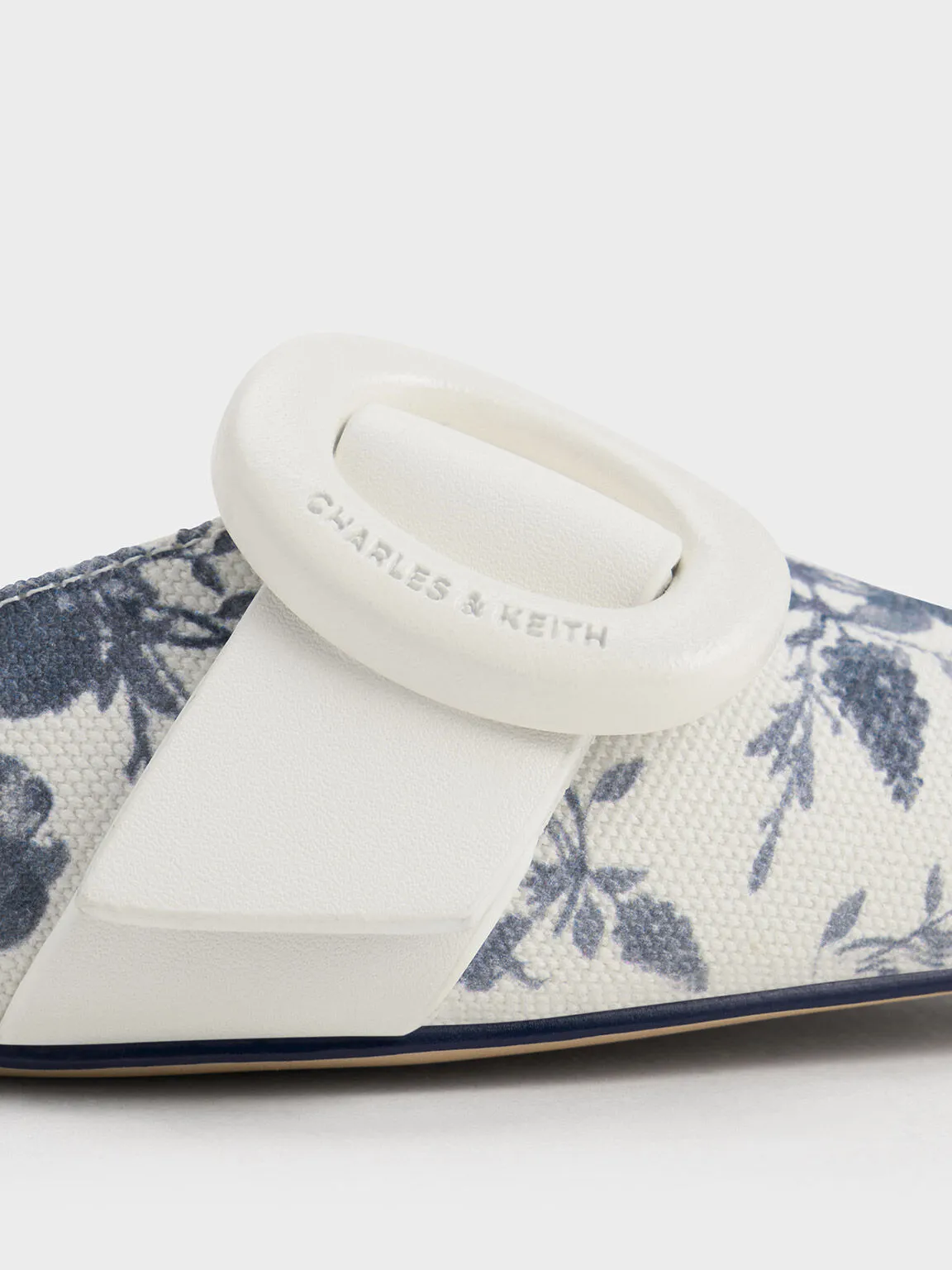 Oval-Buckle Floral-Print Pointed-Toe Mules - Dark Blue