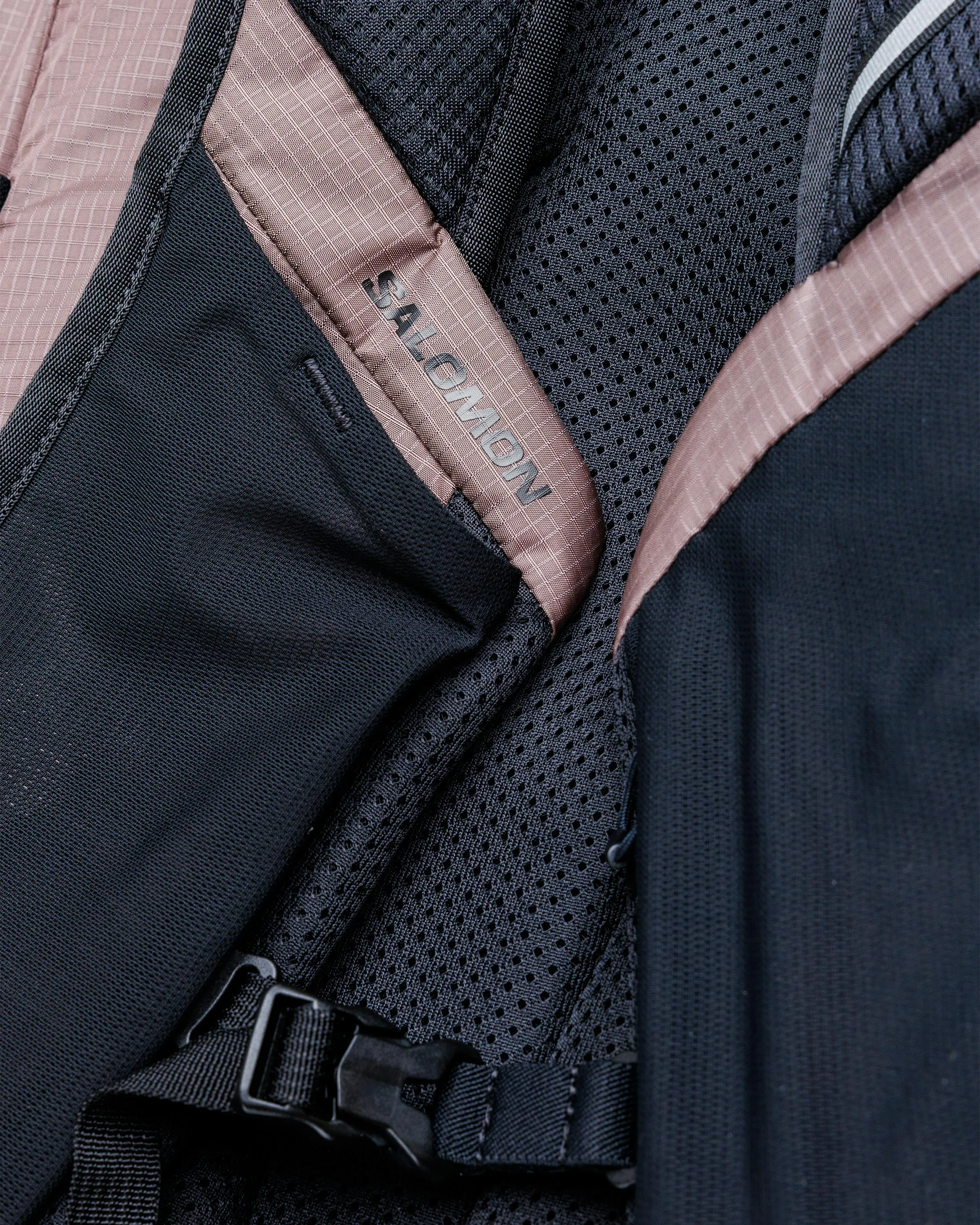 Salomon – ACS Daypack 20 Iron | Highsnobiety Shop