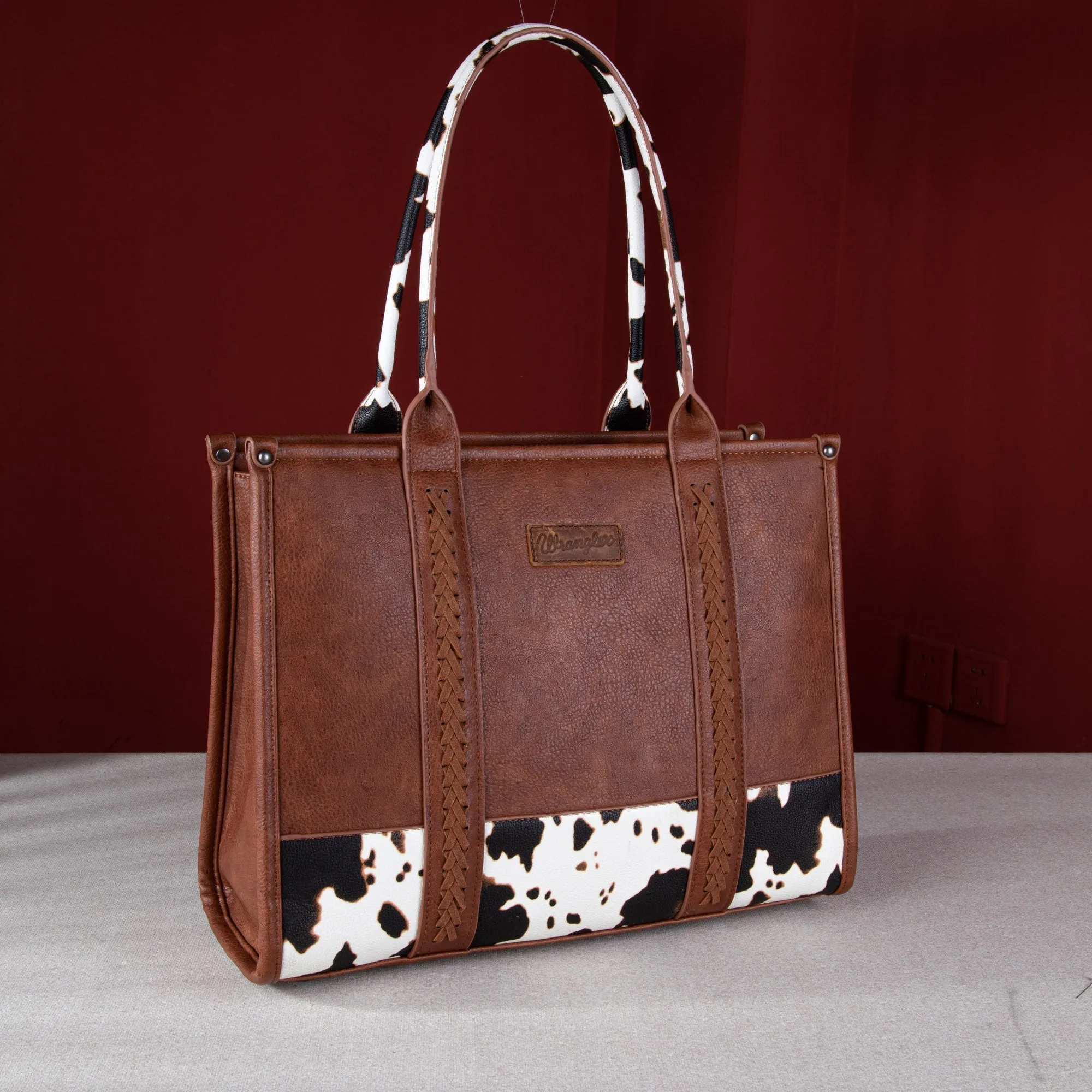 WG102G-8119  Wrangler Cow Print Concealed Carry Wide Tote